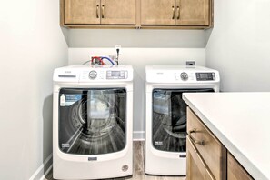 Rumah (6 Bedrooms) | Interior