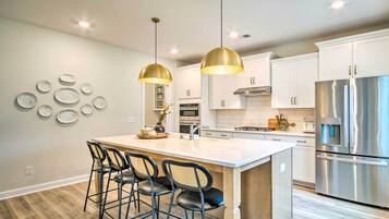 House (6 Bedrooms) | Interior