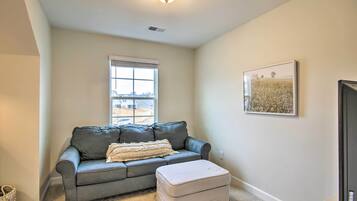 House (6 Bedrooms) | Interior