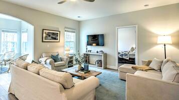 House (6 Bedrooms) | Interior