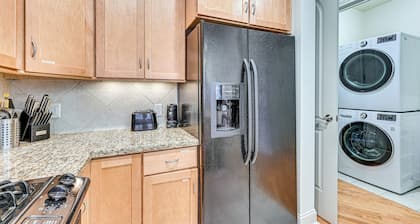 Heart of Dtwn Omaha: Historical Apt w/ Perks