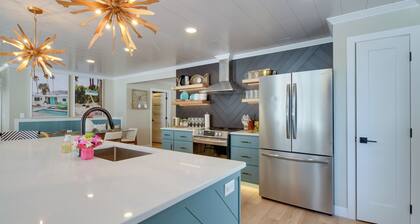 Home Rental on Detroit Lake: Dock, Game Room!