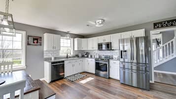 House (5 Bedrooms) | Interior