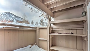 A wooden room with a view of a snowy mountain. - Ketchum Mountain Retreat: Central Location! (Ketchum)