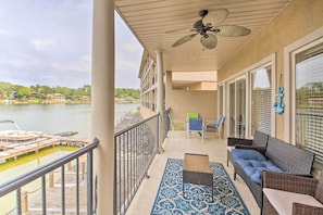 Apartment (2 Bedrooms) | Front of property - Balcony & Boat Slip: Lakefront Unit in Hot Springs (Hot Springs)