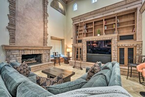 Interior - Outdoor Oasis, Games! Paradise Valley Group Villa (Paradise Valley)