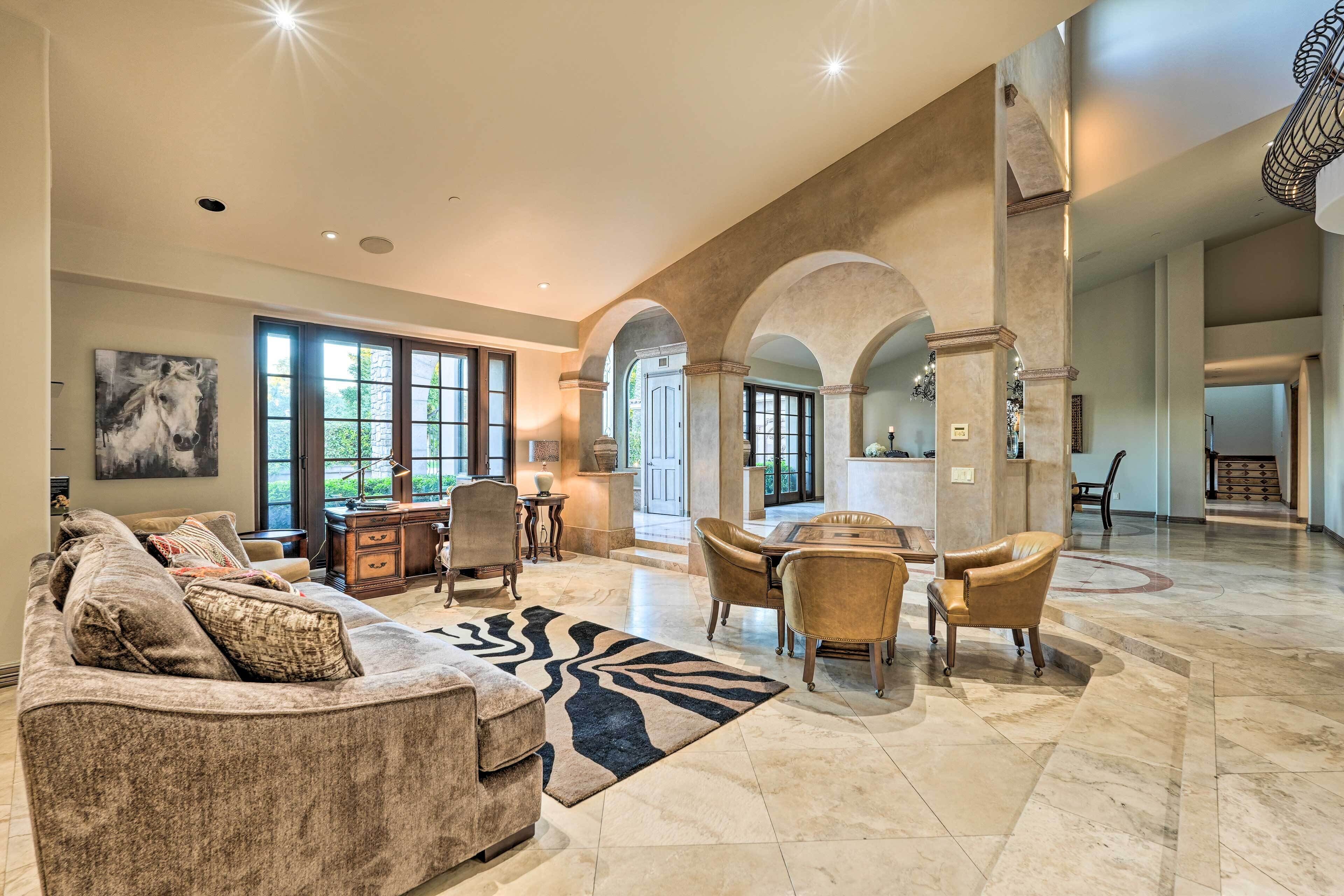 House (5 Bedrooms) | Interior