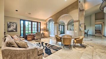 House (5 Bedrooms) | Interior