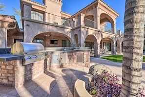 House (5 Bedrooms) | Interior