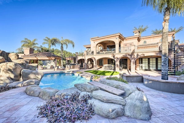 House (5 Bedrooms) | Front of property