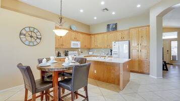 House (3 Bedrooms) | Interior