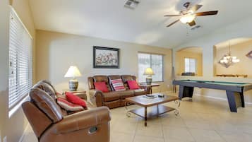 House (3 Bedrooms) | Interior