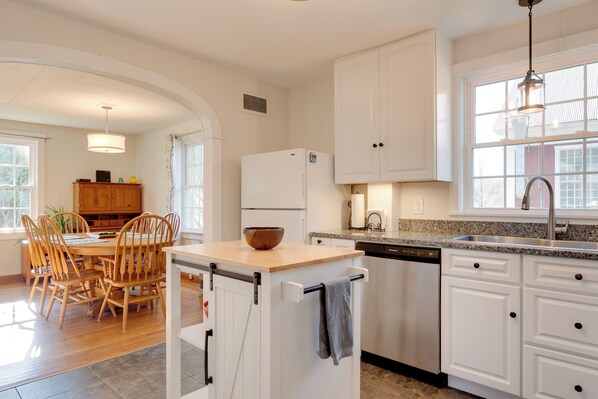 House (3 Bedrooms) | Interior - Charming Farmhouse: Walk to Village + Trails! (East Burke)