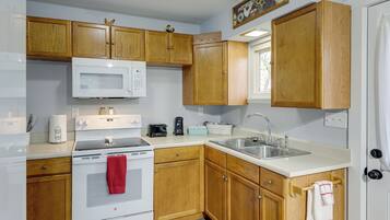 House (2 Bedrooms) | Interior