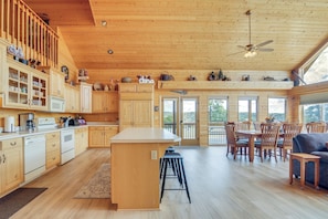 House (3 Bedrooms) | Interior