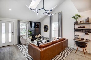 Apartment (2 Bedrooms) | Interior - Stylish Allen Home Near Watters Creek Village (Allen)