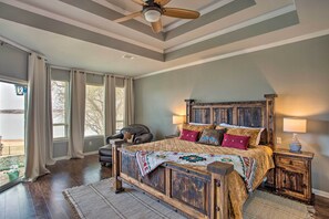 Interior - Poolside Fun! Private Lakefront Little Elm Escape (Little Elm)