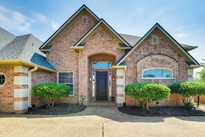 House (3 Bedrooms) | Interior - Lakefront Little Elm Home w/ Private Pool! (Little Elm)