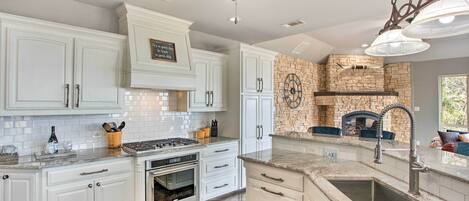 House (3 Bedrooms) | Interior