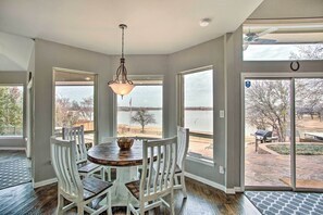 Interior - Poolside Fun! Private Lakefront Little Elm Escape (Little Elm)