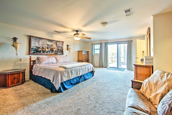 House (5 Bedrooms) | Interior - Gun Barrel City Vacation Rental w/ Boat Dock (Mabank)