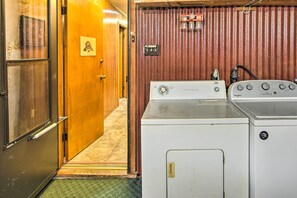 Interior - Gun Barrel City Vacation Rental w/ Boat Dock (Mabank)