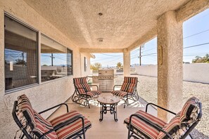 Interior - Patio + Fire Pit: Central Home in Lake Havasu City (Lake Havasu City)