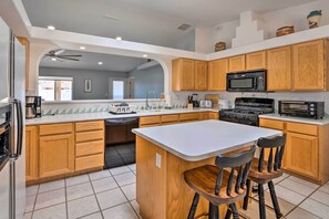 Interior - Patio + Fire Pit: Central Home in Lake Havasu City (Lake Havasu City)