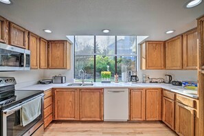Microwave, oven, stovetop, dishwasher