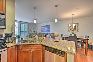 Apartment (2 Bedrooms) | Interior - Breezy Oceanside Condo < 1/2 Mi to Beach! (Oceanside)