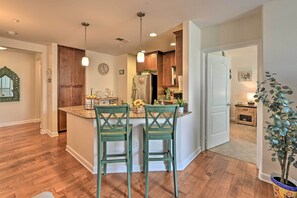 Apartment (2 Bedrooms) | Interior - Breezy Oceanside Condo < 1/2 Mi to Beach! (Oceanside)