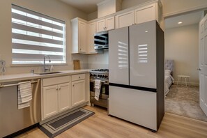 Lò vi sóng, lò nướng, bếp nấu, máy rửa bát