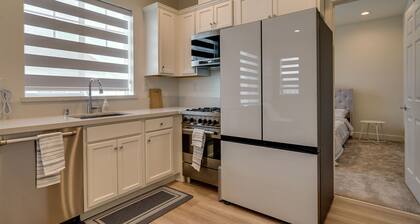 California Midterm Rental With Fenced Yard!