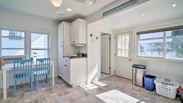 Microwave, oven, stovetop, blender