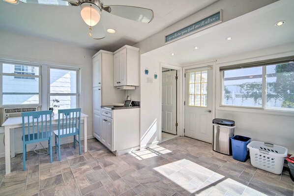 Microondas, horno, parrilla de estufa y licuadora