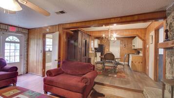 House (2 Bedrooms) | Interior