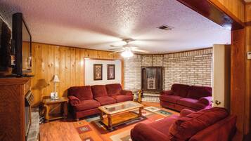 House (2 Bedrooms) | Interior