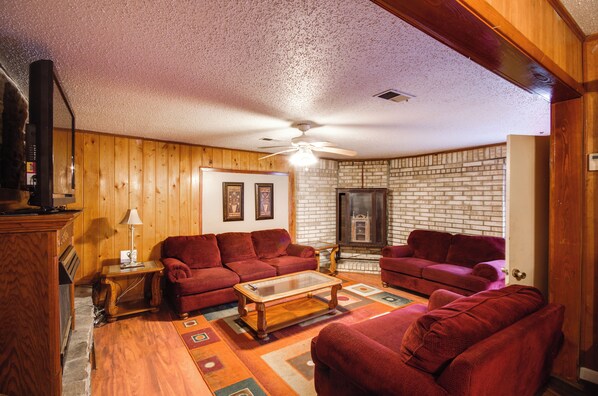 House (2 Bedrooms) | Interior