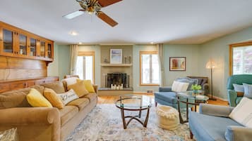 House (3 Bedrooms) | Interior