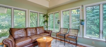 Charming Home w/ Pool + Deck ~ 9 Mi to Umich!