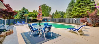 Charming Home w/ Pool + Deck ~ 9 Mi to Umich!