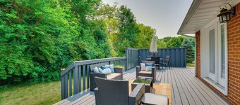 Charming Home w/ Pool + Deck ~ 9 Mi to Umich!