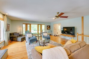 House (3 Bedrooms) | Interior