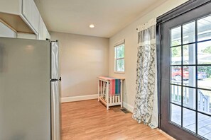 Interior - Haines City Studio: Walk to Shopping & Dining! (Haines City)