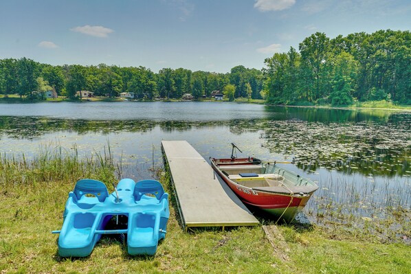 Cottage (3 Bedrooms) | Interior - Lakefront Brohman Retreat w/ Dock & Fire Pit! (Brohman)