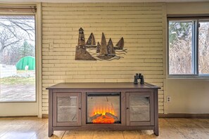 Cottage (3 Bedrooms) | Interior - Lakefront Brohman Retreat w/ Dock & Fire Pit! (Brohman)