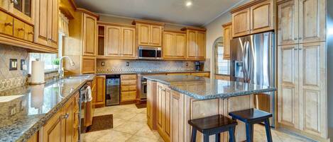 House (5 Bedrooms) | Interior