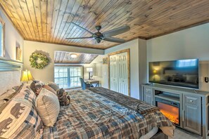 House (4 Bedrooms) | Interior - Otto Home w/ Fire Pit, Tree House & Hot Tub! (Otto)