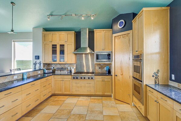 Villa (4 Bedrooms) | Interior