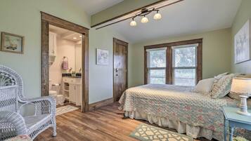 2 bedrooms, iron/ironing board, bed sheets